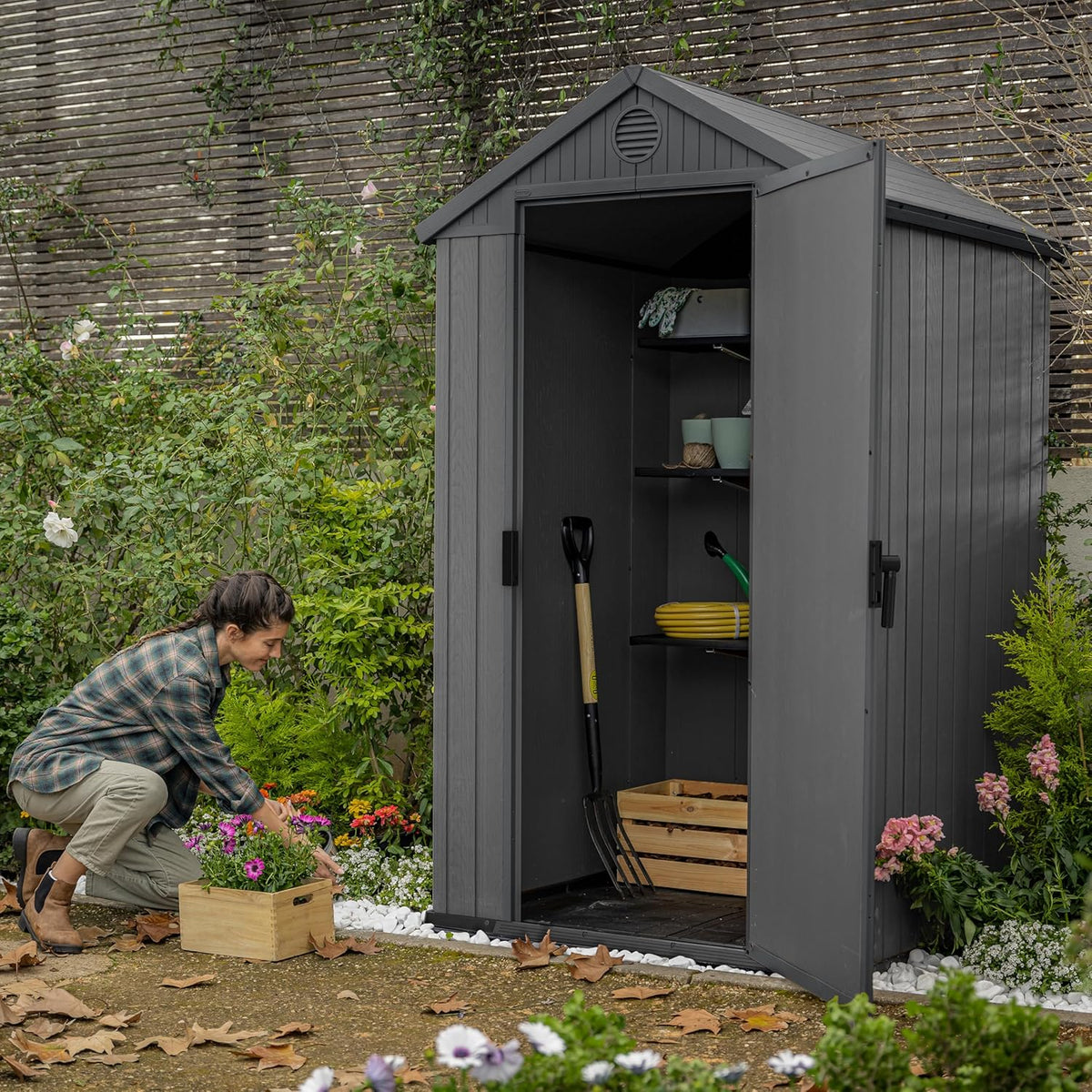 KETER Cobertizo de jardín de resina Darwin 4X4 - 125 x 184 x 205 cm - Compacto, duradero y resistente a la intemperie - Color gris moderno