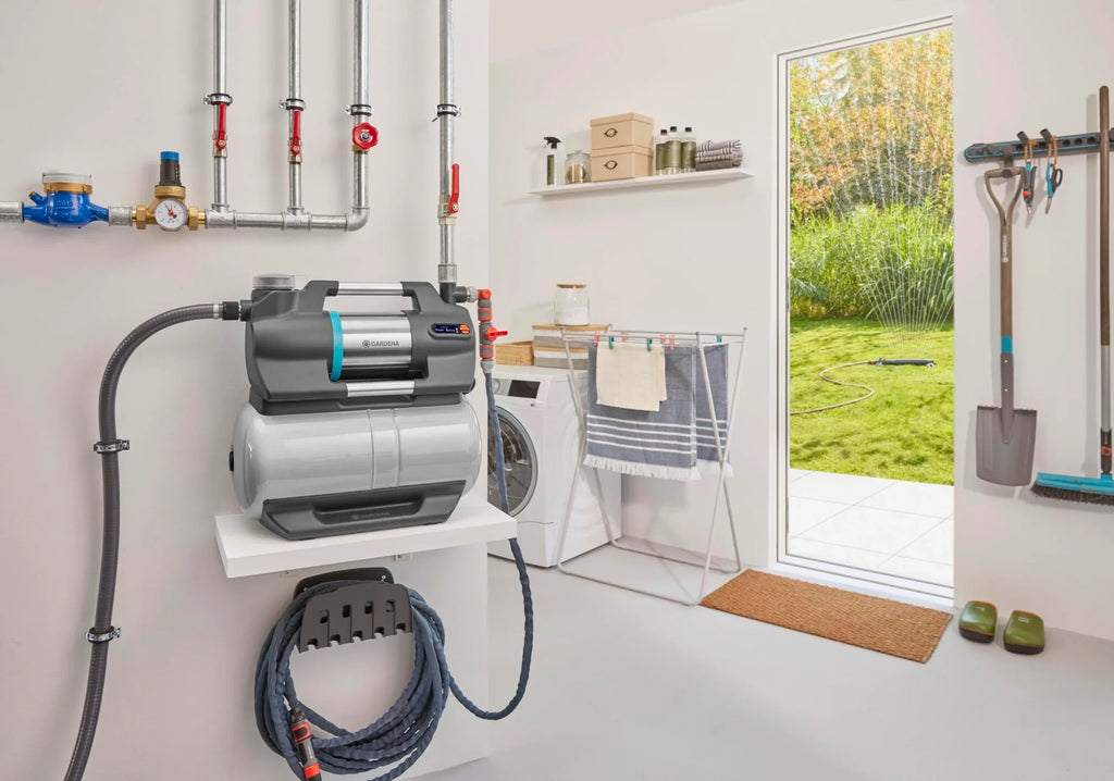Estación de bombeo para casa Gardena 6300 SilentComfort, depósito de 25 l, filtro, 6300 l/h, protección contra marcha en seco, silenciosa, Bluetooth, aplicación 9068 20