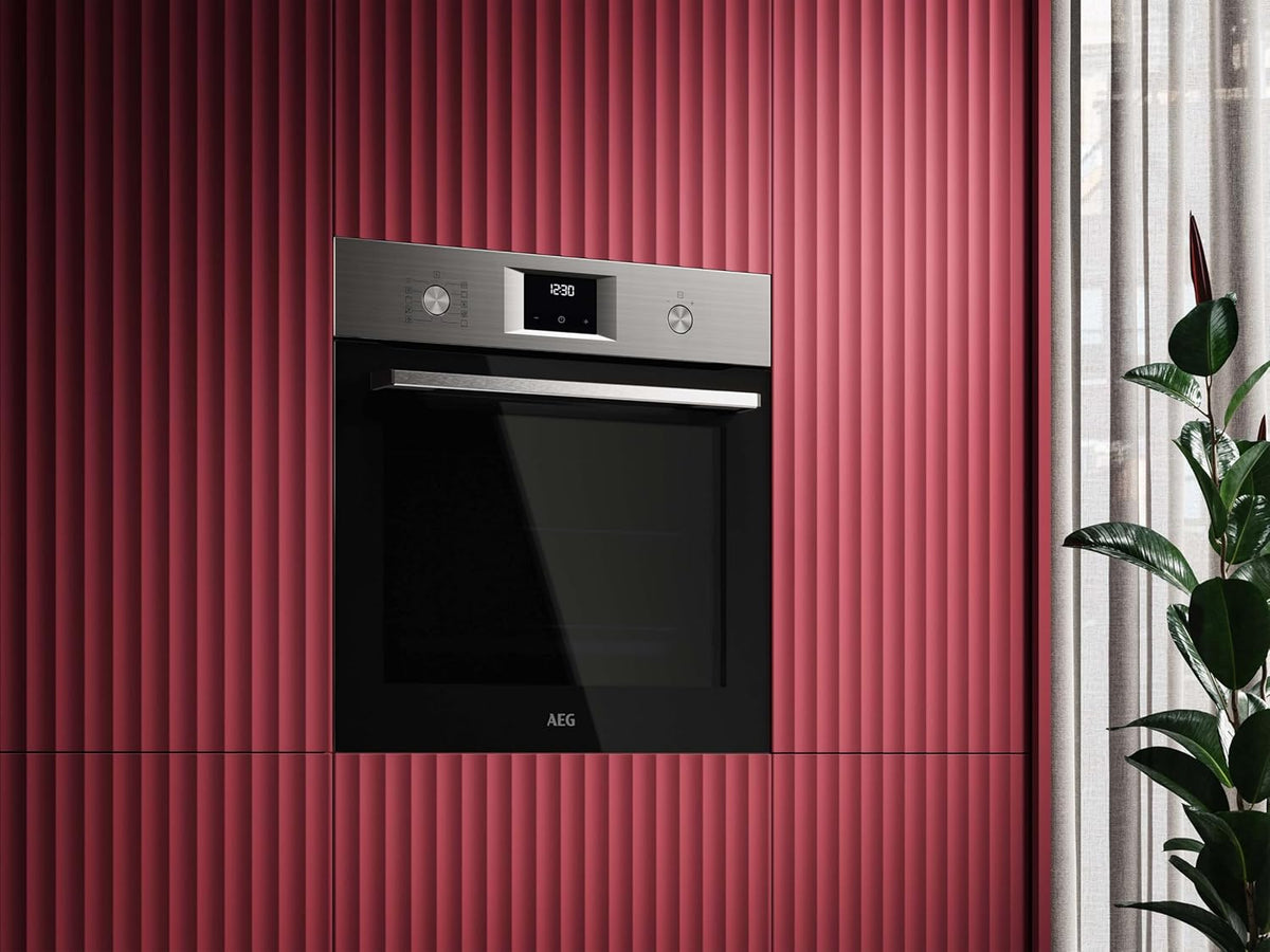 Horno empotrable AEG – Serie 5 Aire caliente circular: resultados de cocción uniformes en 3 niveles – Autolimpieza por pirólisis – 25 programas automáticos – Pantalla táctil LED – Calentamiento rápido – Negro – BPE53516AB
