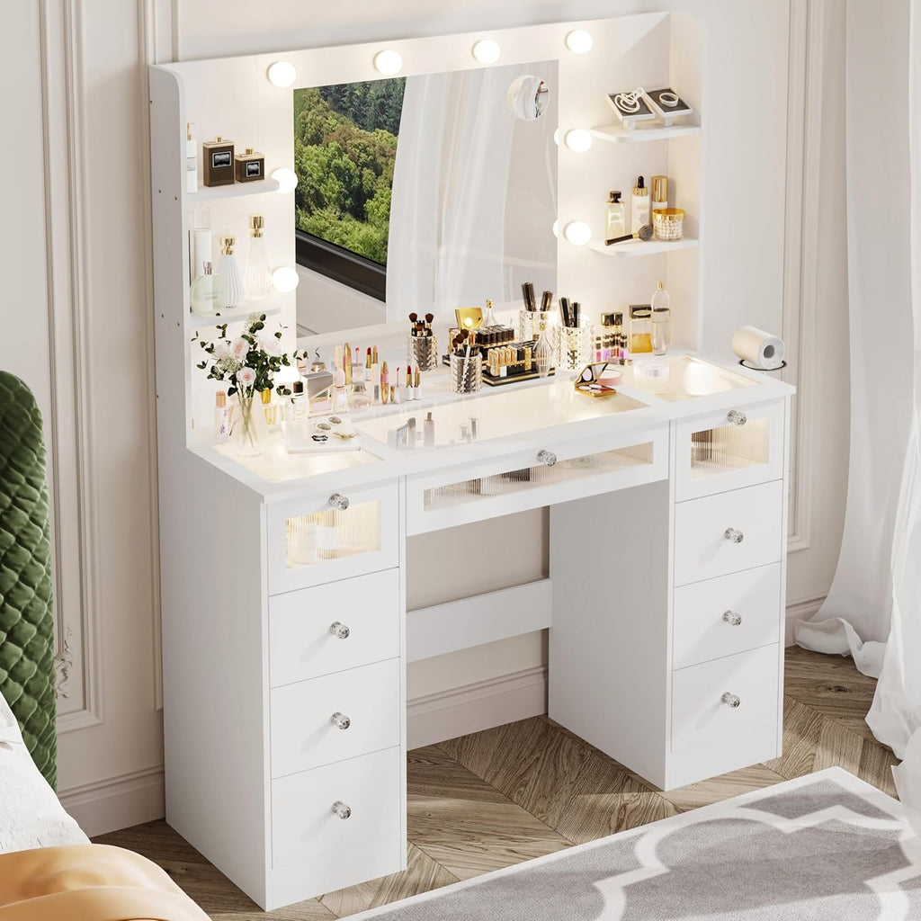 Tocador blanco con espejo iluminado de 23.5”, escritorio con cubierta de vidrio, 9 cajones, 3 colores de luces tipo Hollywood, 4 repisas, acrílico y toma de corriente, mesa de maquillaje para dormitorio