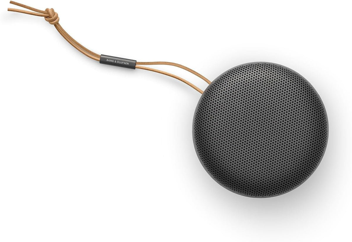 Bang & Olufsen Beosound A1 (2.ª gen.) – Altavoz Bluetooth portátil inalámbrico, resistente al agua IP67, sonido 360 grados, asistente de voz Alexa y manos libres, 18 horas de batería - Black Anthracite