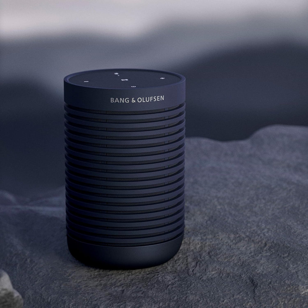 Bang & Olufsen Beosound Explore – Altavoz Bluetooth inalámbrico portátil para exteriores, hogar y viajes, 27 horas de autonomía, resistente al agua, sonido 360° + cable de carga USB-C – Negro antracita