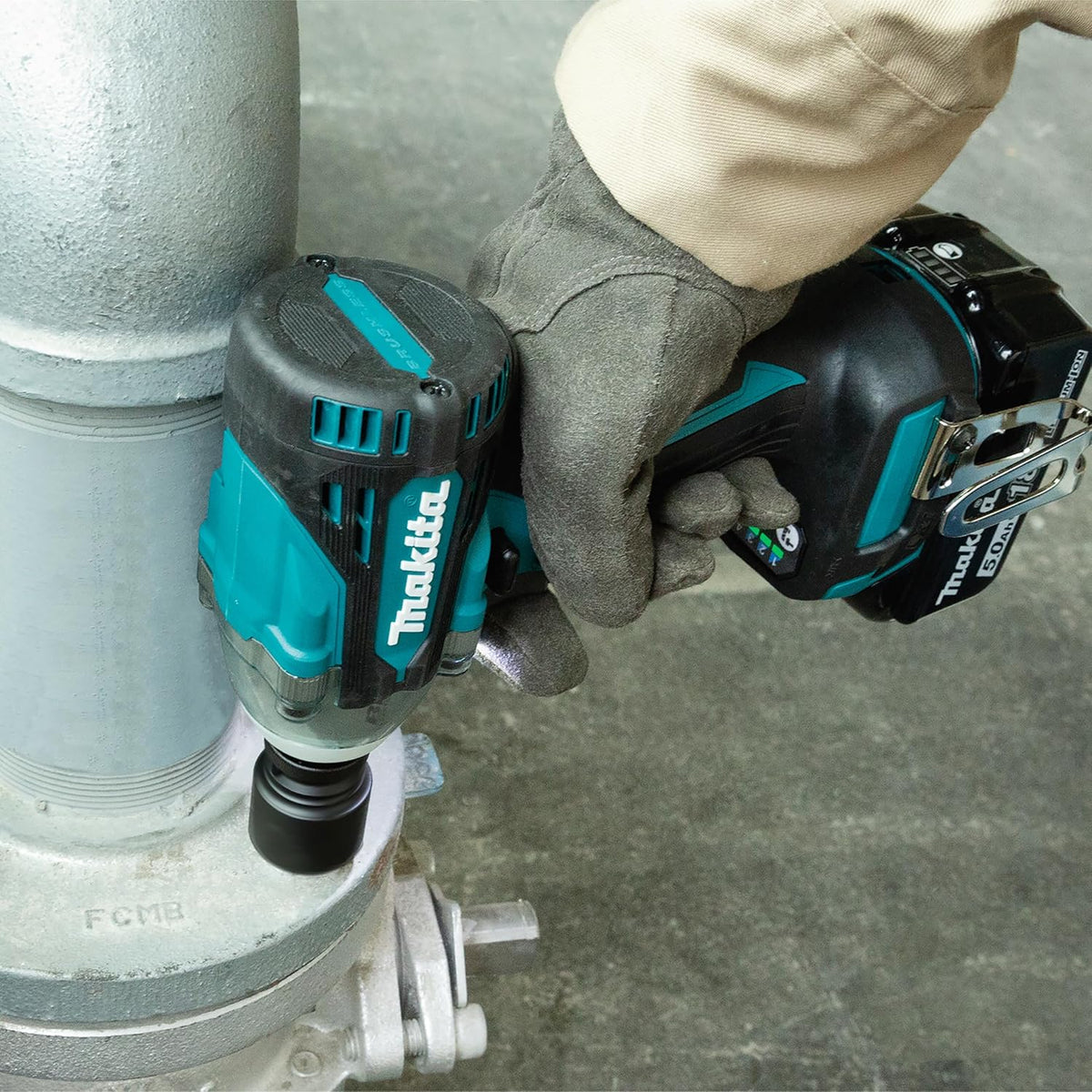 Atornillador de impacto a batería Makita DTW300RTJ 18 V / 5,0 Ah, 2 baterías + cargador en MAKPAC
