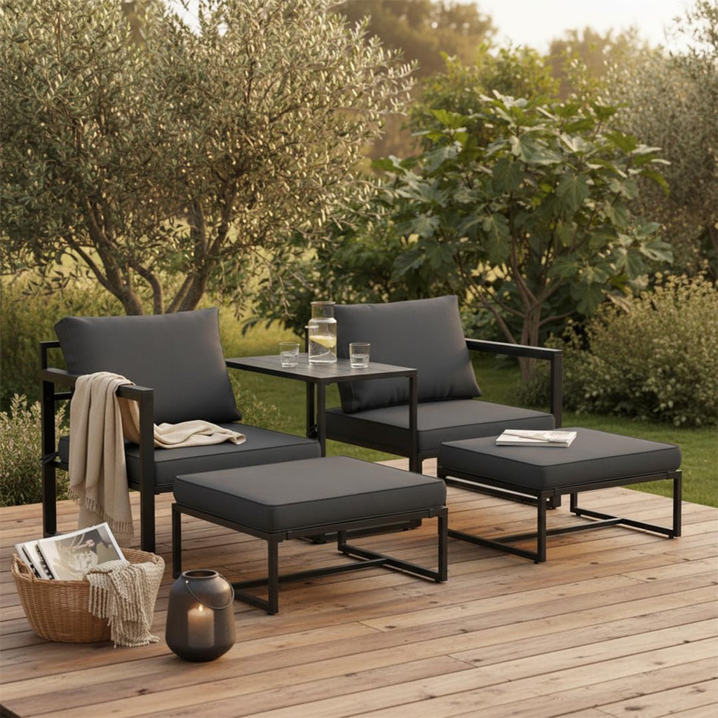 STEELSØN Asteri Sitzgruppe 5-teilig – Gartenmöbel Set mit 2 Sessel, 2 Hocker, 1 Tisch – Balkonlounge Metallgestell Schwarz – inkl. Sitzpolster anthrazit – Terrassenlounge für 2-4 Personen – wetterfest