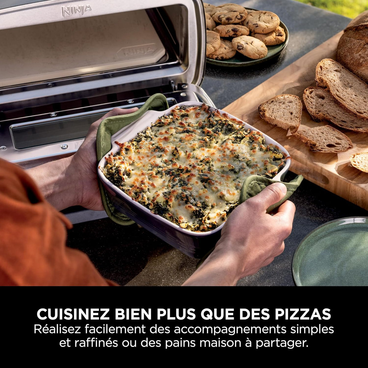 Ninja Woodfire Horno para pizza y freidora de aire eléctrica para exteriores, con 4 funciones: Pizza, Freír sin aceite, Hornear, Fermentar, Incluye piedra, pala, bandeja, cesta para freír, Gris MO201EU