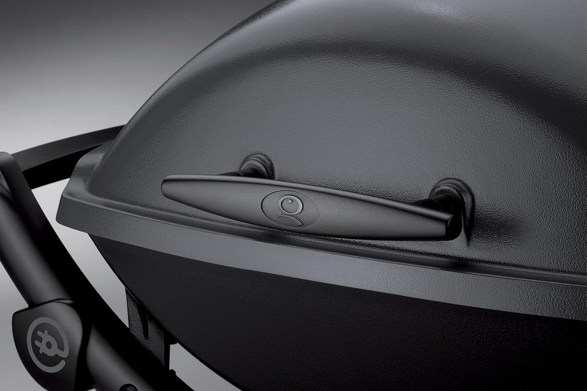 Barbacoa eléctrica Weber Q2400 con soporte y mesas laterales, superficie de cocción de 54 x 39 cm, portátil, parrilla de cocción de hierro fundido vitrificado dividida en 2 partes, tapa y cuerpo de aluminio fundido - Gris oscuro (55020879)
