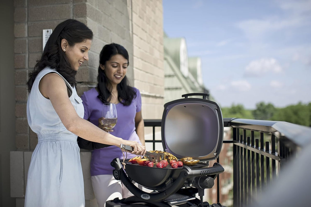 Barbacoa eléctrica Weber Q1400, superficie de cocción de 43 x 32 cm, barbacoa portátil, rejilla de cocción de hierro fundido vitrificado dividida en 2, tapa y cuerpo de aluminio fundido - Gris oscuro (52020079)