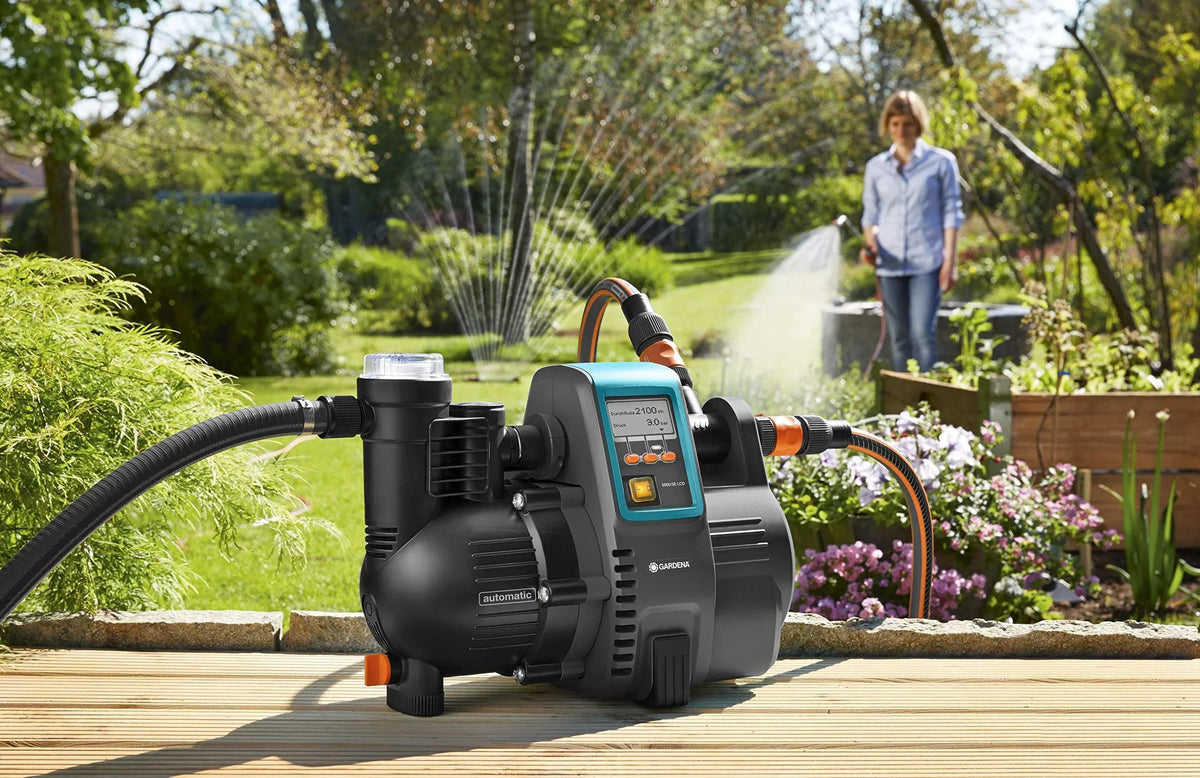 Bomba automática de agua para casa Gardena Comfort 5000/5E LCD, ahorro de energía, 5000 l/h, motor de 1300 W, protección térmica, protección contra funcionamiento en seco