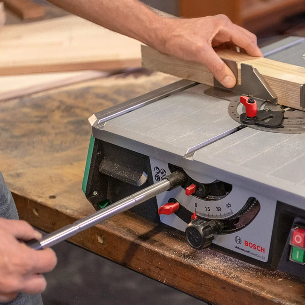 Bosch Home and Garden Piła stołowa AdvancedTableCut 52 (550 W, NanoBlade Wood Basic 65, 8,5 kg, w kartonie)