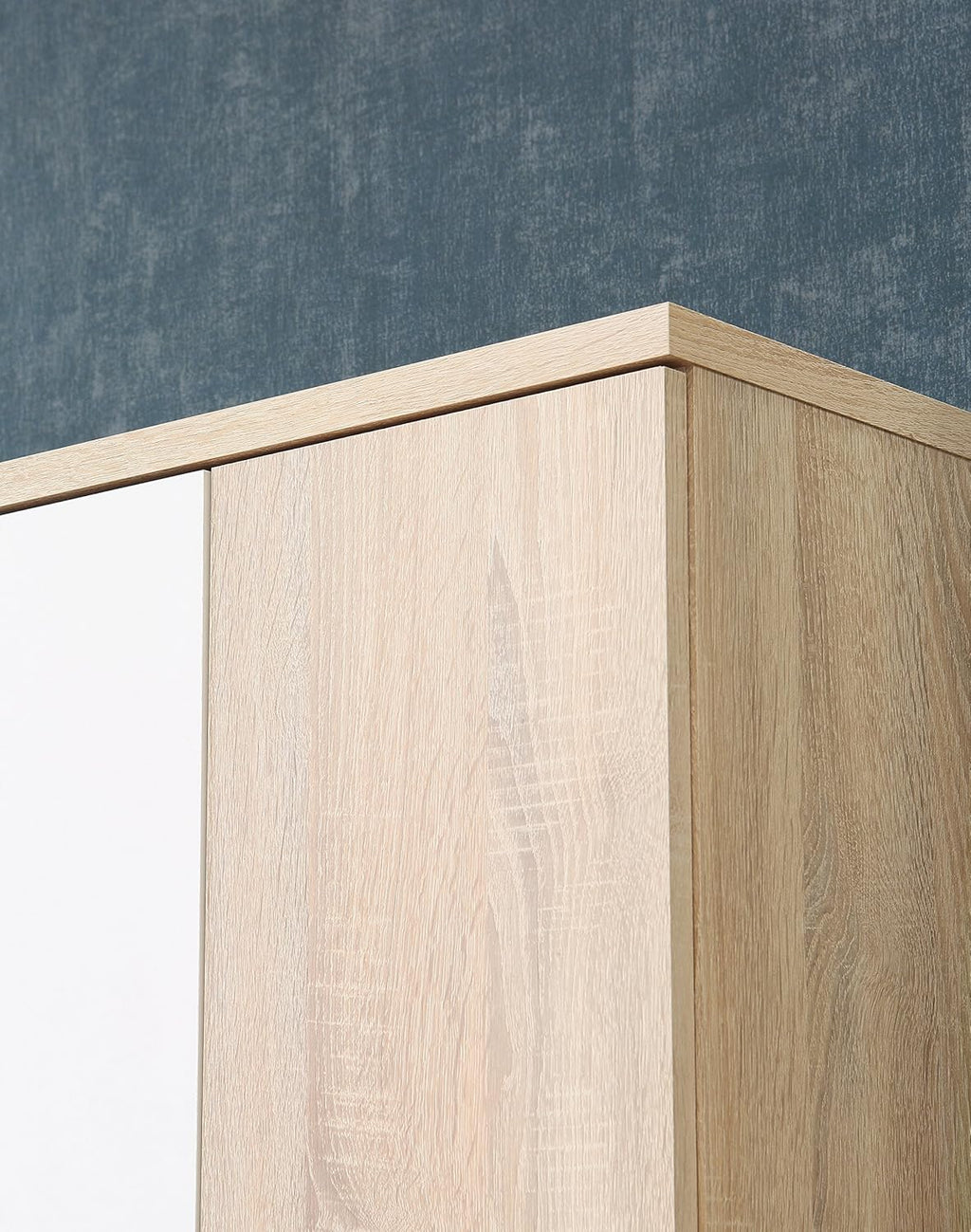 FORTE NET106 Armario 70 180, armario multiusos pequeño, armario para aspiradora, trastero, 2 puertas con estantes, blanco con decoración de madera: roble Sonoma, 69 cm de ancho x 179 cm de alto x 35 cm de profundidad