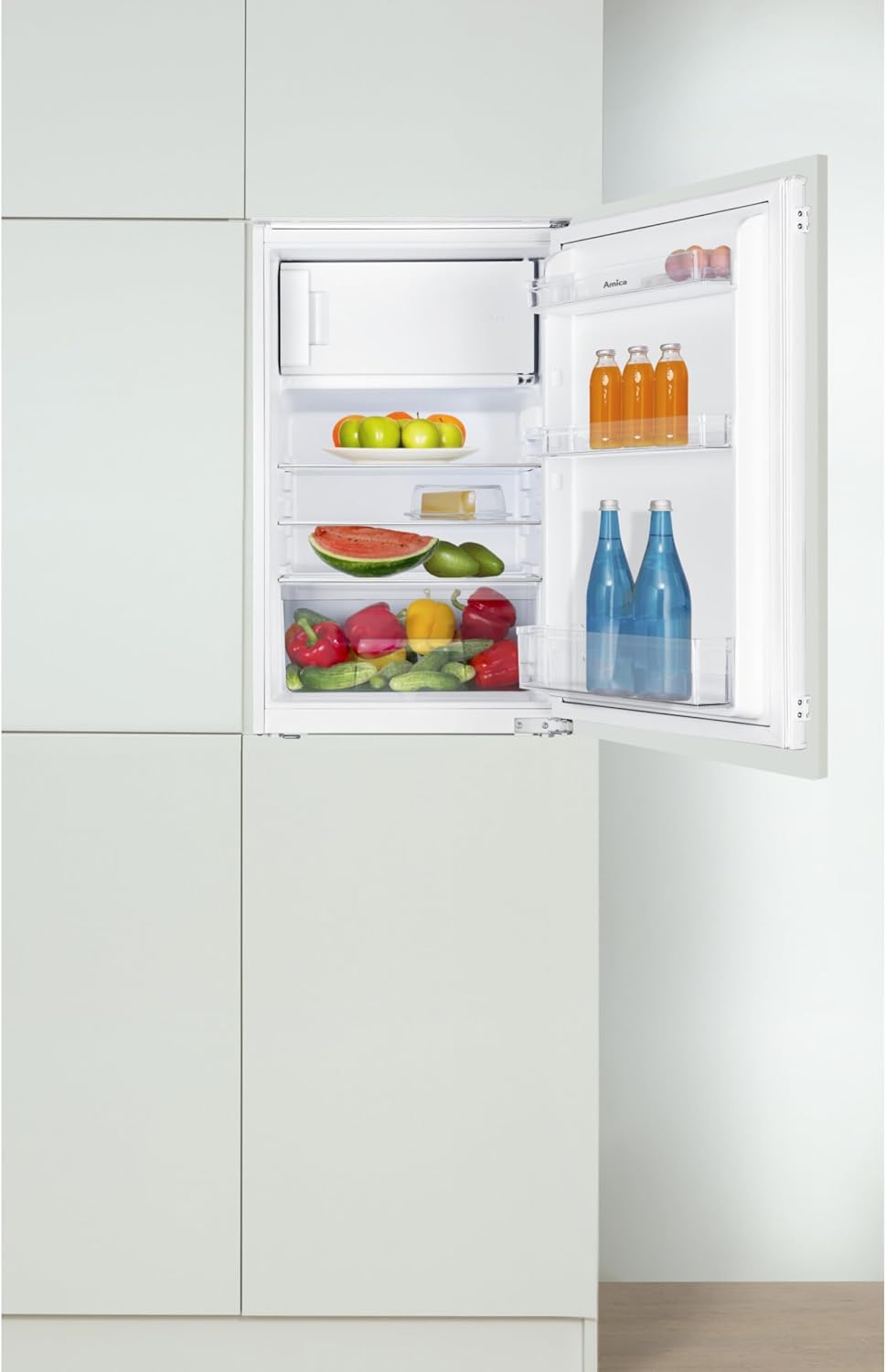 Frigorífico integrable Amica con congelador para nicho de 88 cm, técnica de puerta arrastrada, control electrónico, compresor Inverter, alarma de puerta abierta