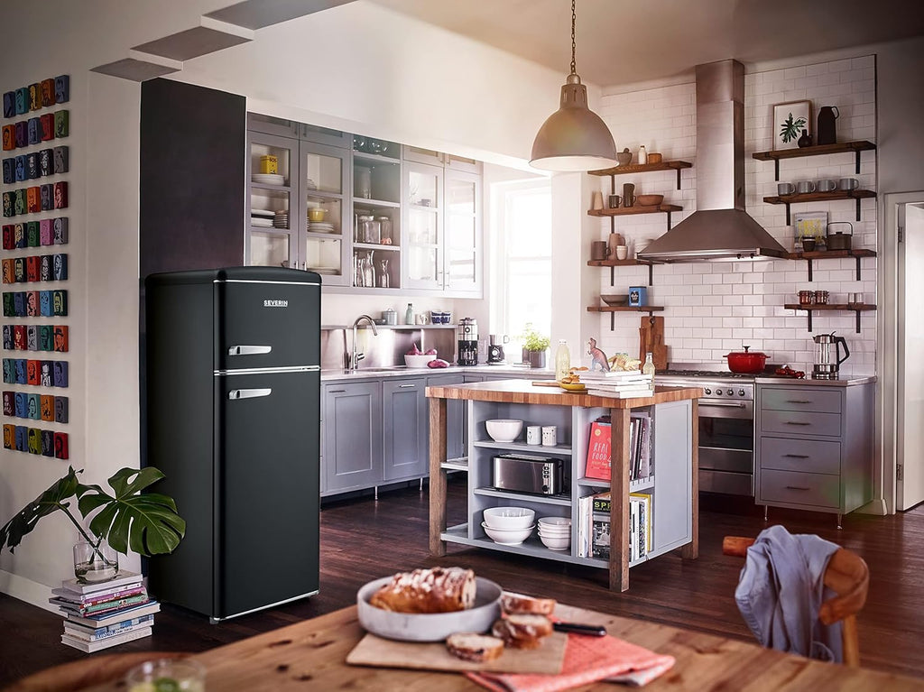 SEVERIN Retro - Frigorífico combi, compacto y eficiente, 4 estantes ajustables en altura y una gran cajonera para verduras, 206 L de capacidad útil, color crema, RKG 8933