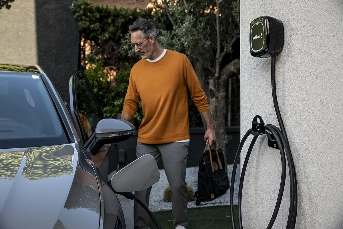 Cargador Wallbox Pulsar Plus para vehículos eléctricos - Potencia ajustable hasta 22 kW, cable de carga Tipo 2, Wi-Fi y Bluetooth, OCPP