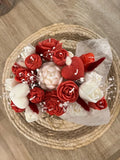 Ramo de flores en rojo/blanco velas