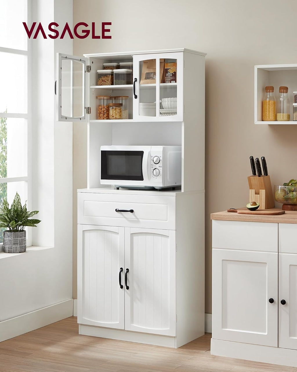 VASAGLE Armario de cocina, armario multiusos, armario de despensa, con estantes ajustables, apto para microondas, cajón, puertas de cristal, orificio para cables, estilo moderno, blanco LSC361W21