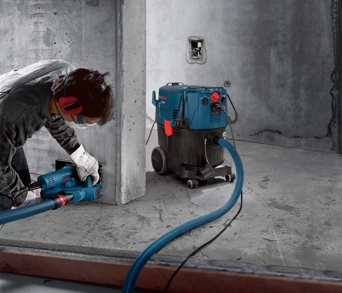 Aspirador en seco y húmedo Bosch Professional GAS 35 H AFC (potencia 230V, 1.200 vatios, depósito de 35 L, incl. manguera)