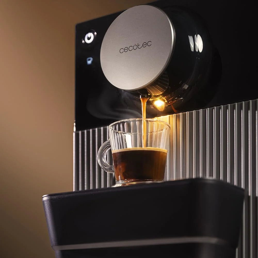 Cecotec Superautomatyczny ekspres do kawy kompaktowy Cremmaet Cube Red. 1350W, profesjonalna wydajność, system prasowania, wstępne zaparzanie, 19 barów, system Thermoblock, 5 poziomów mielenia