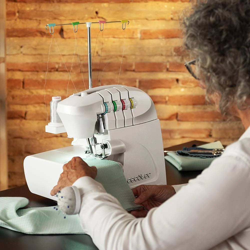Cecotec Maszyna do szycia, BelleCouture OverLock, prędkość 1100 obr/min, regulowane ciśnienie wykrawania, postęp różnicowy, funkcje ściegu 4-nitkowego i zestaw akcesoriów