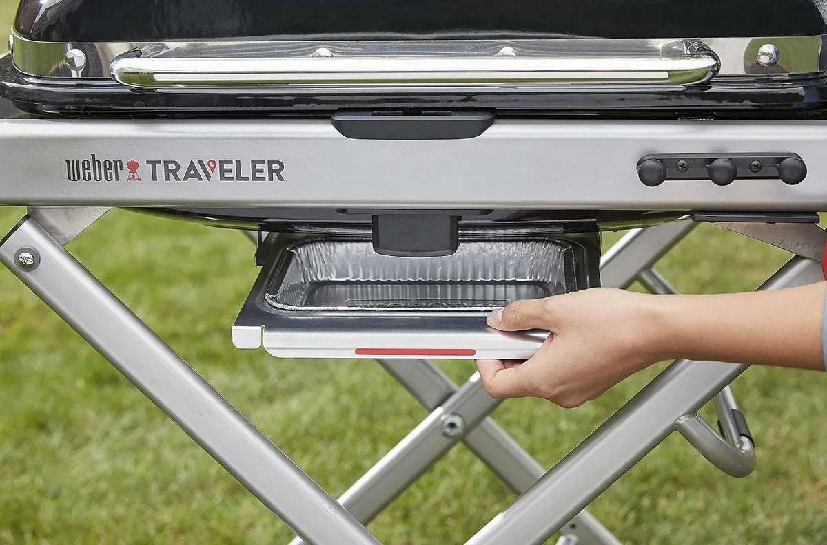 Barbacoa de gas portátil Traveler con soporte plegable y ruedas, quemador de 3,8 kW, superficie de cocción de 2065 cm² y termómetro en la tapa