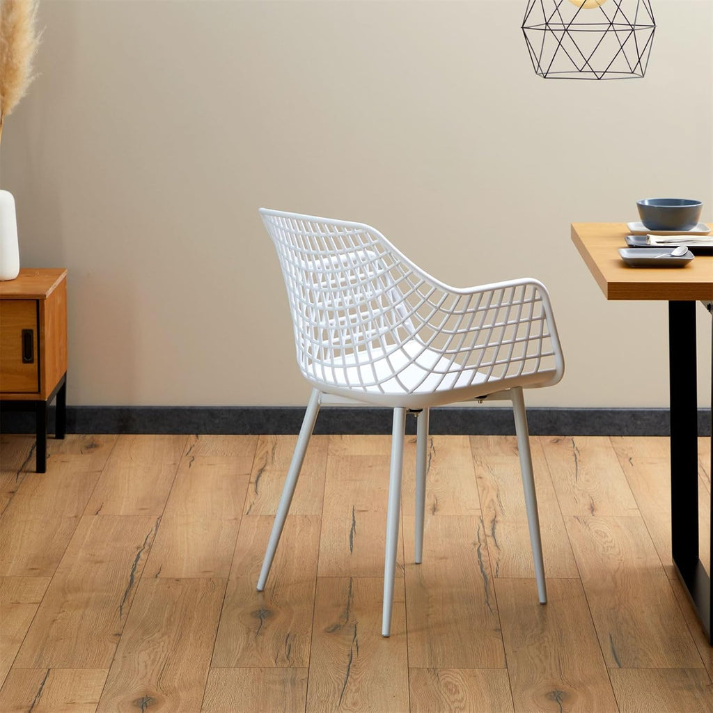 IDIMEX Sillas de jardín Lucia en set de 4, blanco - Silla de diseño de concha con reposabrazos de plástico, diseño retro adecuado para interiores y exteriores, de fácil cuidado y resistente a los rayos UV, sillas de comedor para 4 personas
