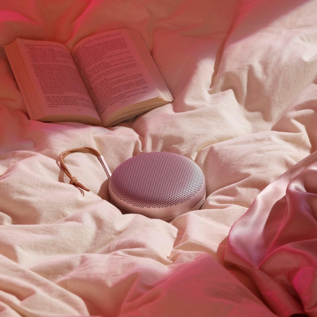 Bang & Olufsen Beosound A1 (2.ª gen.) – Altavoz Bluetooth portátil inalámbrico, resistente al agua IP67, sonido 360 grados, asistente de voz Alexa y manos libres, 18 horas de batería - Black Anthracite
