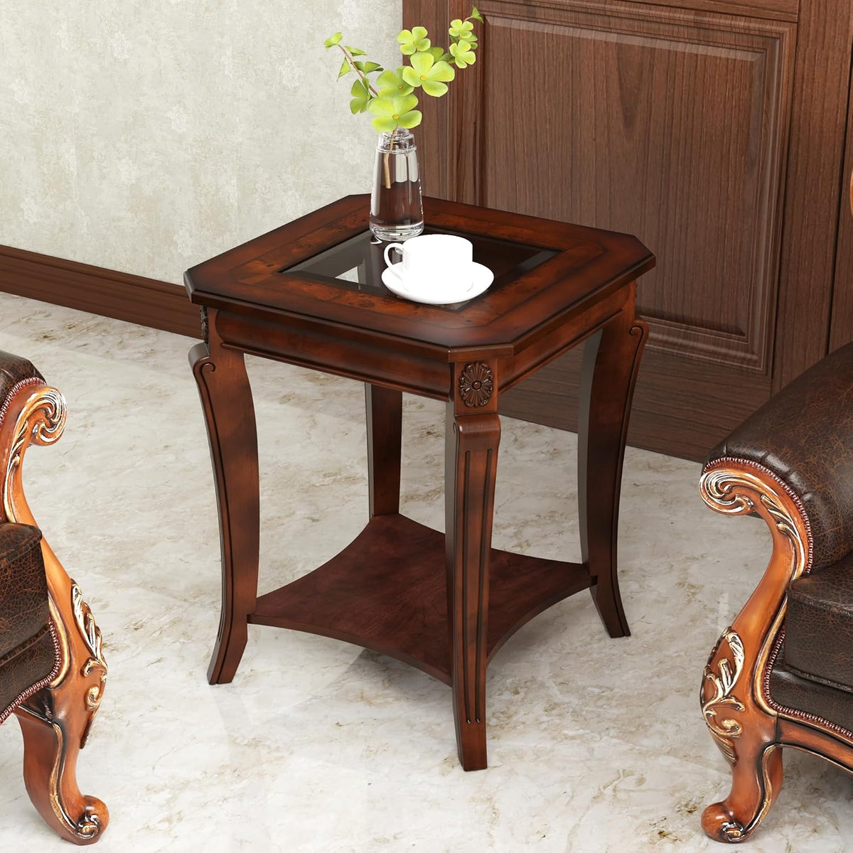 Mesa auxiliar cuadrada de alta gama con tablero de cristal templado, mesa auxiliar estilo granja con estante, mesa esquinera de salón con patas de madera tallada, 60.5 cm de altura, color cerezo CJZ-A1168-GT