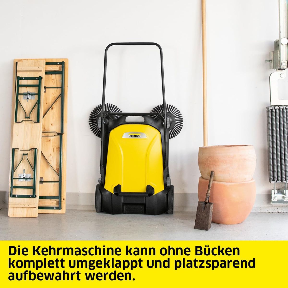 Barredora Kärcher S 4 Twin 2 en 1, amarillo/negro | Rendimiento de superficie máx.: 2400 m²/h, 2 cepillos laterales, depósito de suciedad: 20 l, ancho de trabajo: 680 mm