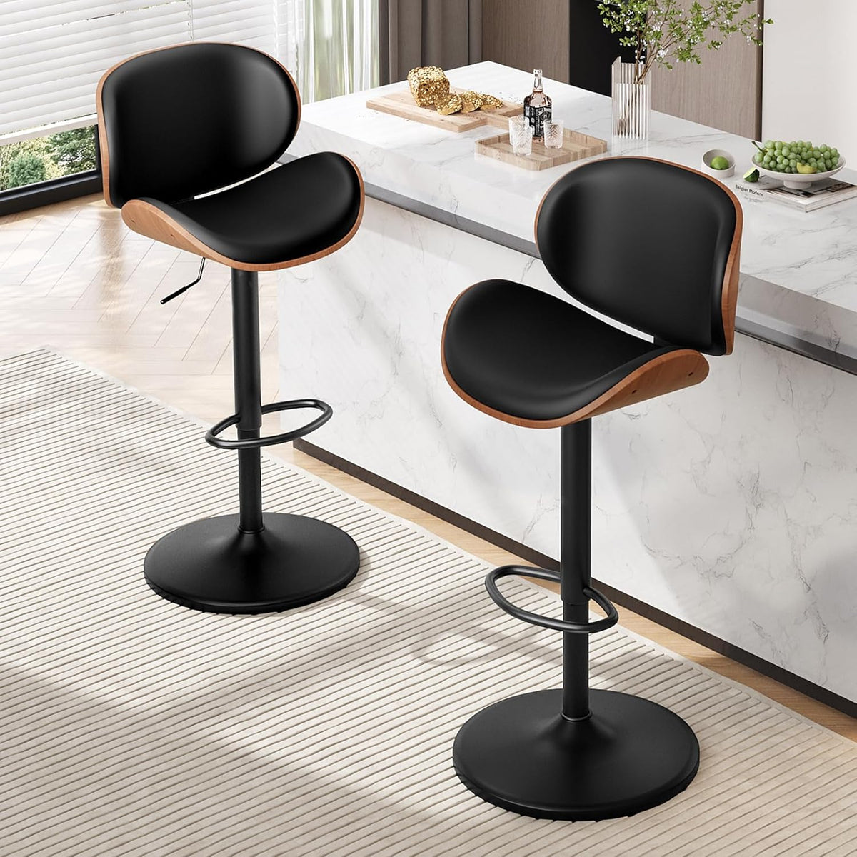 Set de 2 taburetes de bar, silla de bar ajustable en altura de piel sintética y madera maciza, silla giratoria 360° con respaldo y reposapiés para cocina, sala de estar, comedor, bar, negro