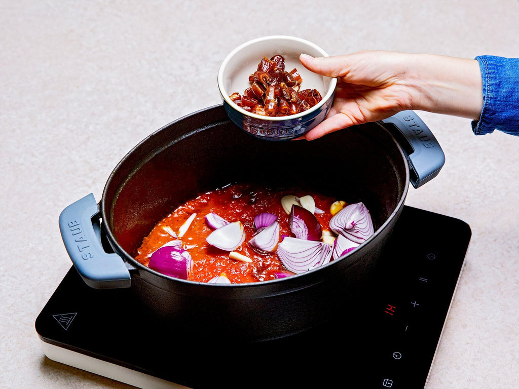 STAUB Cocotte fuente de hierro fundido con tapa, 33 cm, 6,7 L, ovalada, apta para inducción, fabricada en Francia, negro