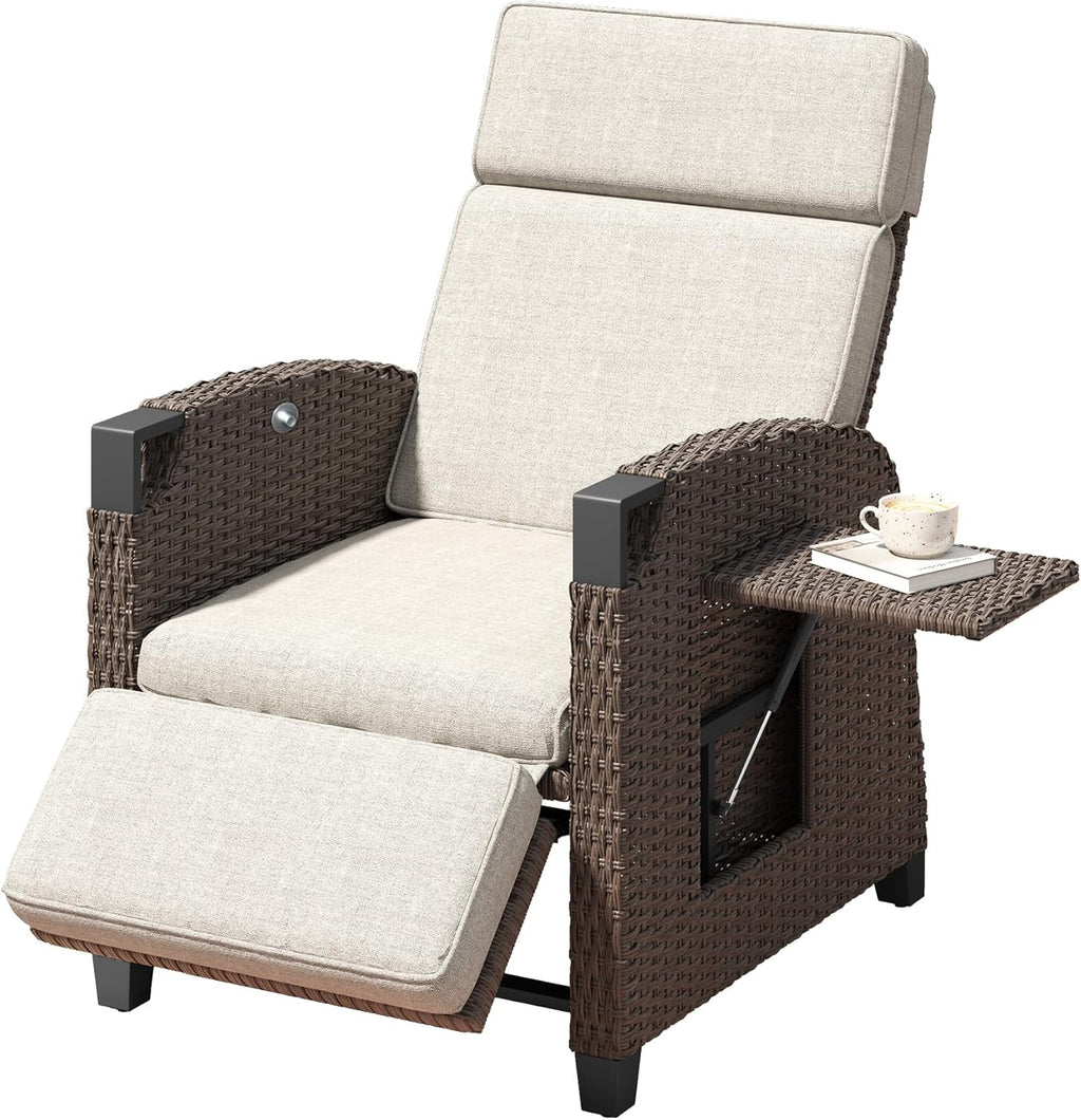 Tumbona relax Amopatio, sillón reclinable, tumbona de ratán con respaldo ajustable y mesa plegable, sillón de jardín para exteriores resistente a la intemperie, para terraza, jardín, balcón – Beige y marrón