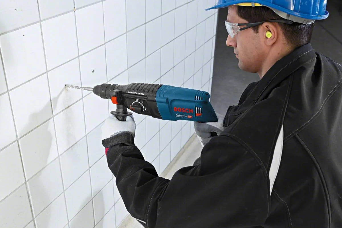 Bosch Professional: młot udarowo-obrotowy GBH 2-26 F (830 W, energia udaru 2.7 J, wymienny uchwyt SDS plus, walizka)