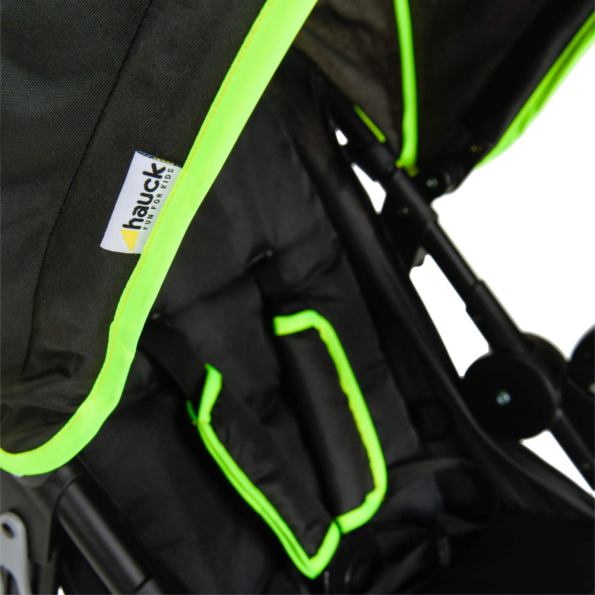 Cochecito hauck Runner 2, silla de paseo de tres ruedas con ruedas neumáticas XL para niños de hasta 22 kg, protección UV 50+, ventana de ventilación, altura ajustable, plegable, cesta XL de hasta 3 kg, función de reclinado (negro)