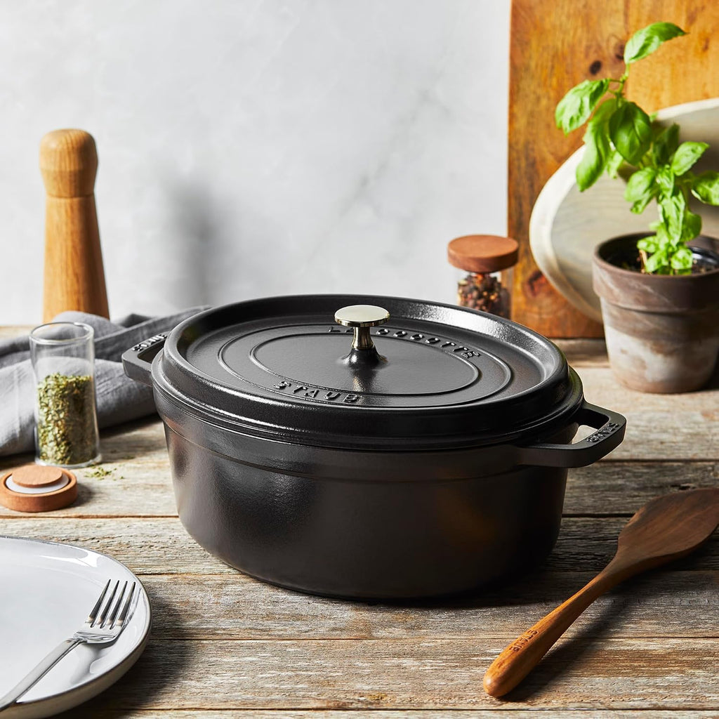 STAUB Cocotte fuente de hierro fundido con tapa, 33 cm, 6,7 L, ovalada, apta para inducción, fabricada en Francia, negro