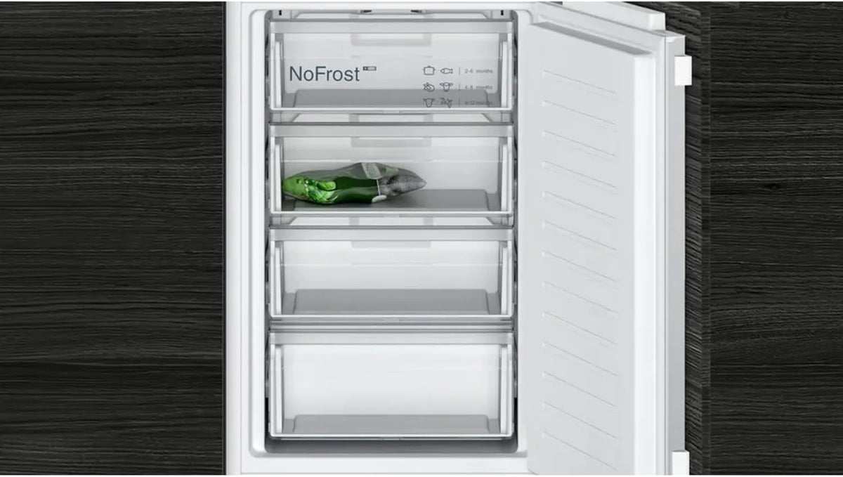 Siemens KI85NNFE0 iQ100 lodówko-zamrażarka do zabudowy, 177,2 x 54,1 cm, chłodzenie 150 l + zamrażanie 99 l, noFrost, autoAirflow – równomierne chłodzenie na wszystkich poziomach, światło LED