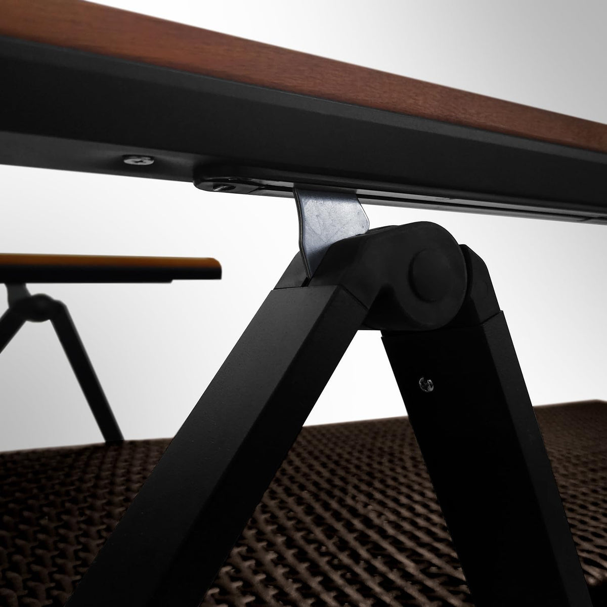Tumbona plegable de aluminio y ratán sintético, 120 kg de capacidad, color marrón, nueva