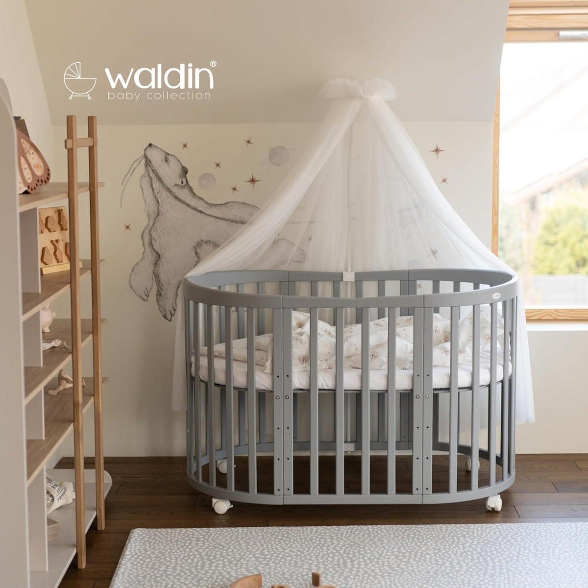 Cuna ovalada evolutiva Waldin, set completo 7 en 1, cuna de barrotes, cama infantil con colchón, cambiador, cuna colecho, madera blanca
