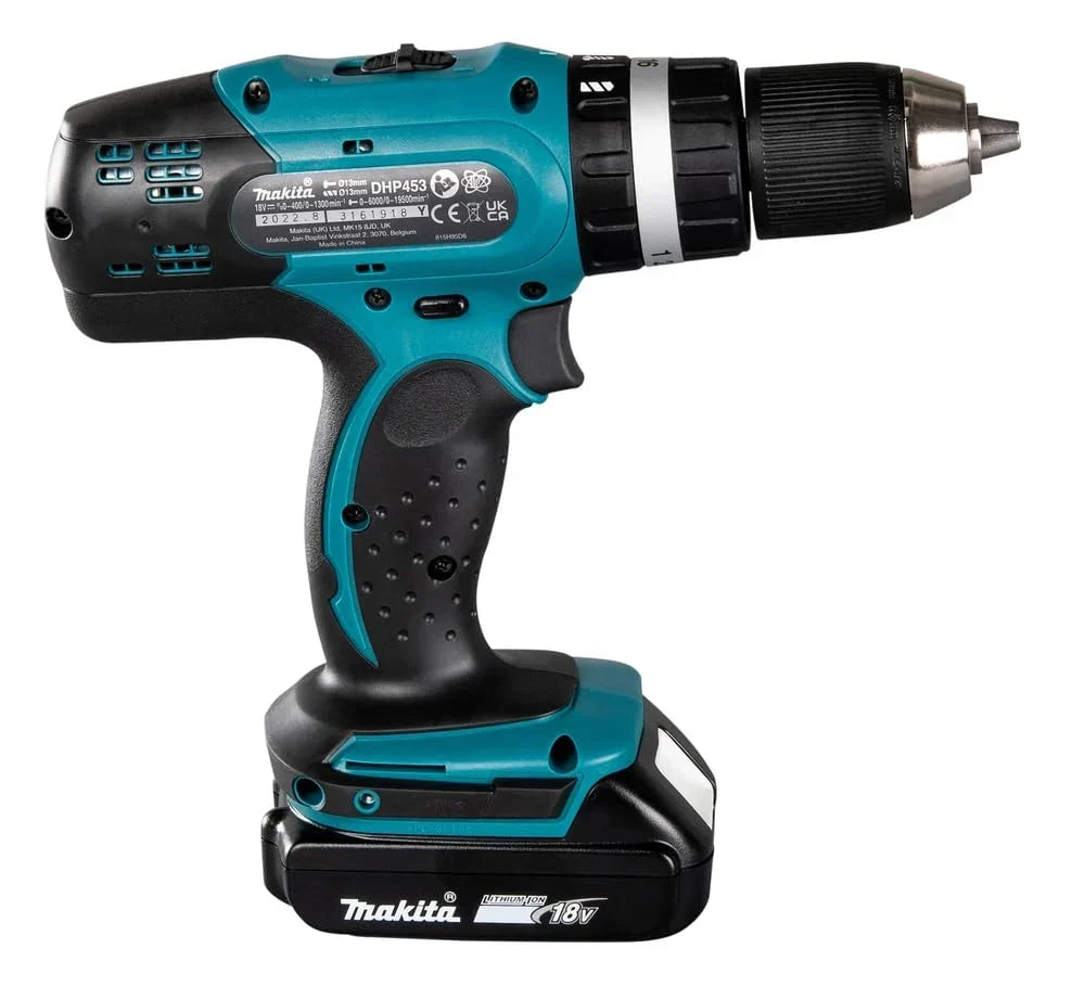 Taladro percutor a batería Makita DHP453RFX2 18 V 3000 mAh en maletín de aluminio con set de accesorios de 96 piezas, azul/plata