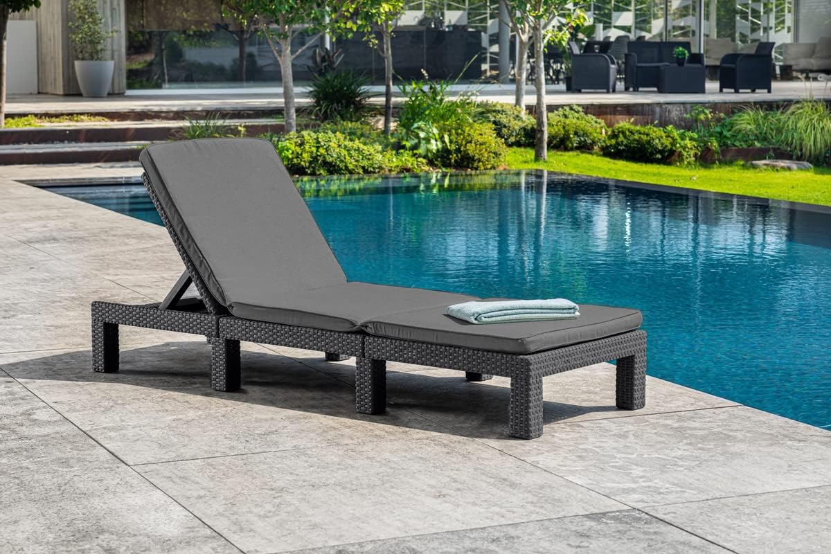 Tumbona Daytona Deluxe de Allibert by Keter para jardín, terraza y balcón con respaldo ajustable, gris, incluye cojín, tumbona de jardín de plástico, aspecto de ratán plano, 195x65x25,5 cm