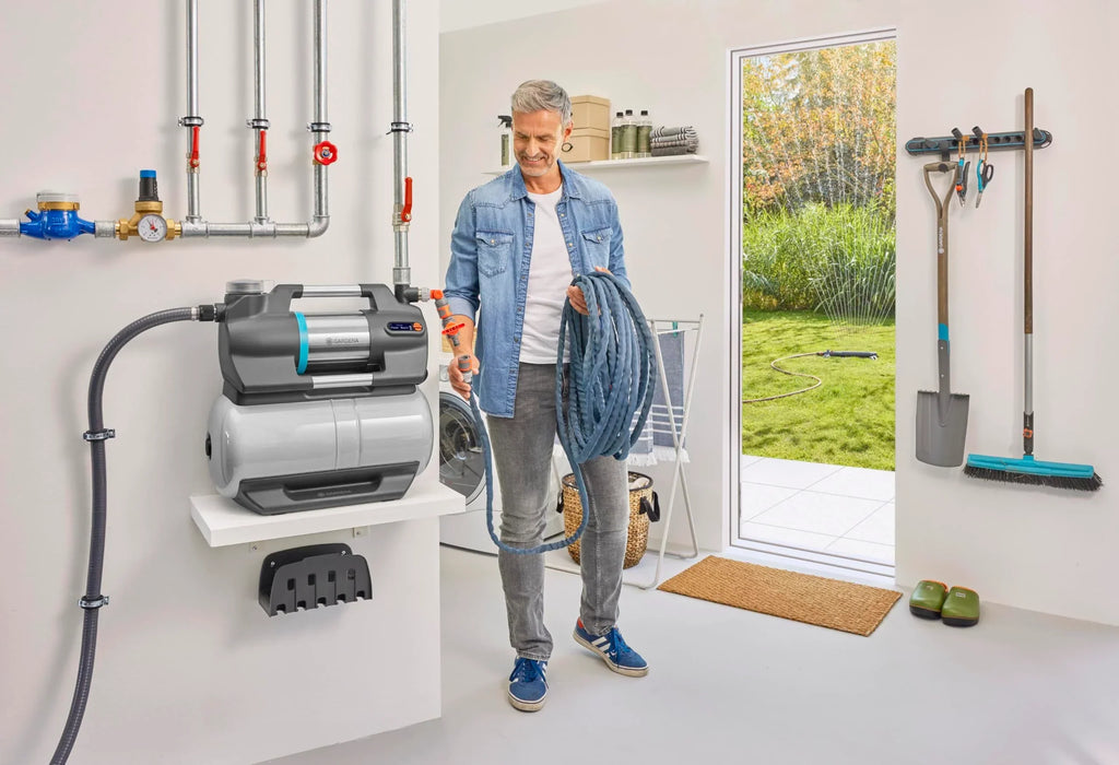 Estación de bombeo para casa Gardena 6300 SilentComfort, depósito de 25 l, filtro, 6300 l/h, protección contra marcha en seco, silenciosa, Bluetooth, aplicación 9068 20