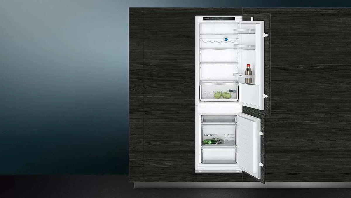 Siemens KI86VVSE0 iQ300 lodówko-zamrażarka do zabudowy/E / 229 kWh/rok / 183 l/hyperFresh system świeżości/lowFrost/oświetlenie wewnętrzne LED/bigbox/drzwi holowane