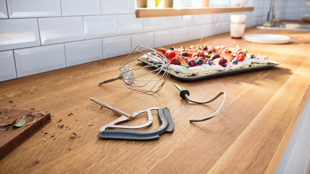 Procesador de alimentos Bosch Serie 4 con báscula, bol de acero inoxidable apto para lavavajillas, batidora, picadora de carne, sistema de mezclado planetario, cortador-rallador, 3 discos, cortador de dados, 1000 W, MUM5XL74