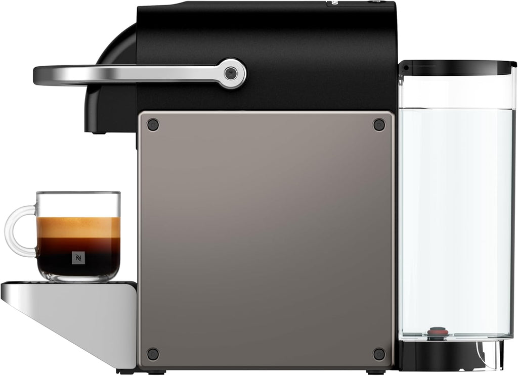 Cafetera de cápsulas Krups Nespresso Pixie Redesign, 1260 W, depósito de agua de 0,7 l, Espresso o Lungo, ahorro de energía, cápsulas reciclables, incluye set de bienvenida, Titanio, XN306T10
