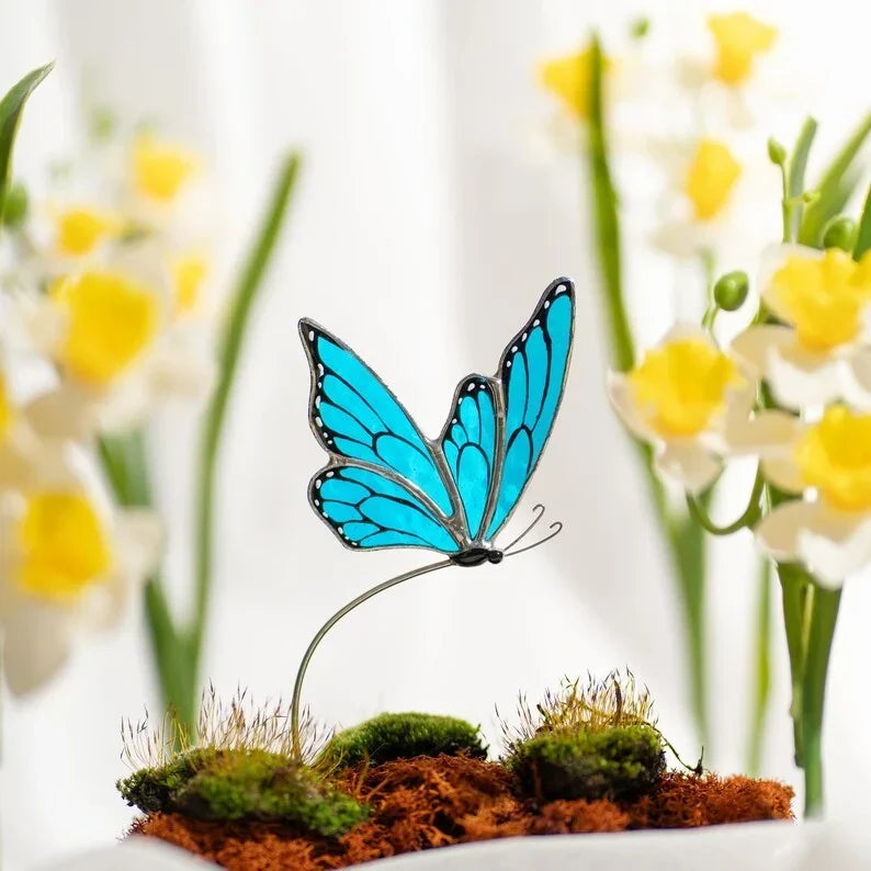 Estaca de jardín de mariposa de vidrieras, decoración colorida de primavera