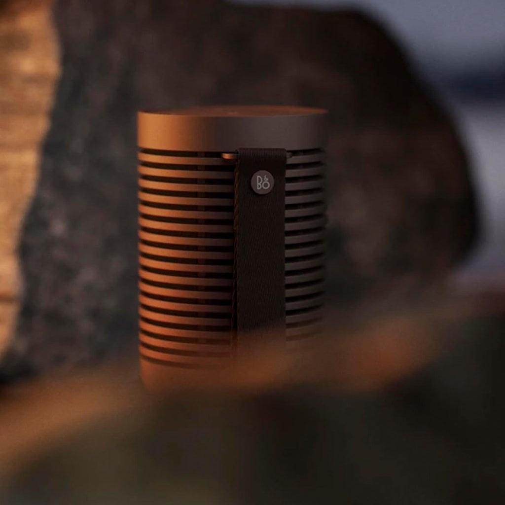 Bang & Olufsen Beosound Explore – Altavoz Bluetooth inalámbrico portátil para exteriores, hogar y viajes, 27 horas de autonomía, resistente al agua, sonido 360° + cable de carga USB-C – Negro antracita