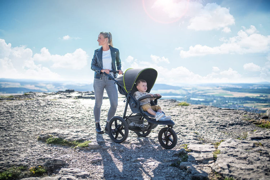 Cochecito hauck Runner 2, silla de paseo de tres ruedas con ruedas neumáticas XL para niños de hasta 22 kg, protección UV 50+, ventana de ventilación, altura ajustable, plegable, cesta XL de hasta 3 kg, función de reclinado (negro)