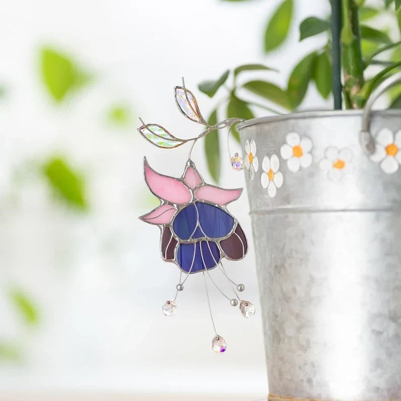 Atrapasueños de fucsia hecho a mano, adorno de vitral para plantas con cristales