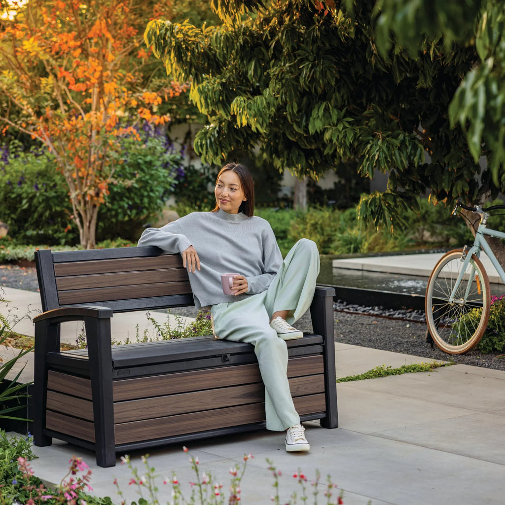 Banco de jardín 130x60x85 cm, banco de almacenamiento resistente a la intemperie, 227 L de espacio de almacenamiento, diseño de madera de palisandro, dos plazas
