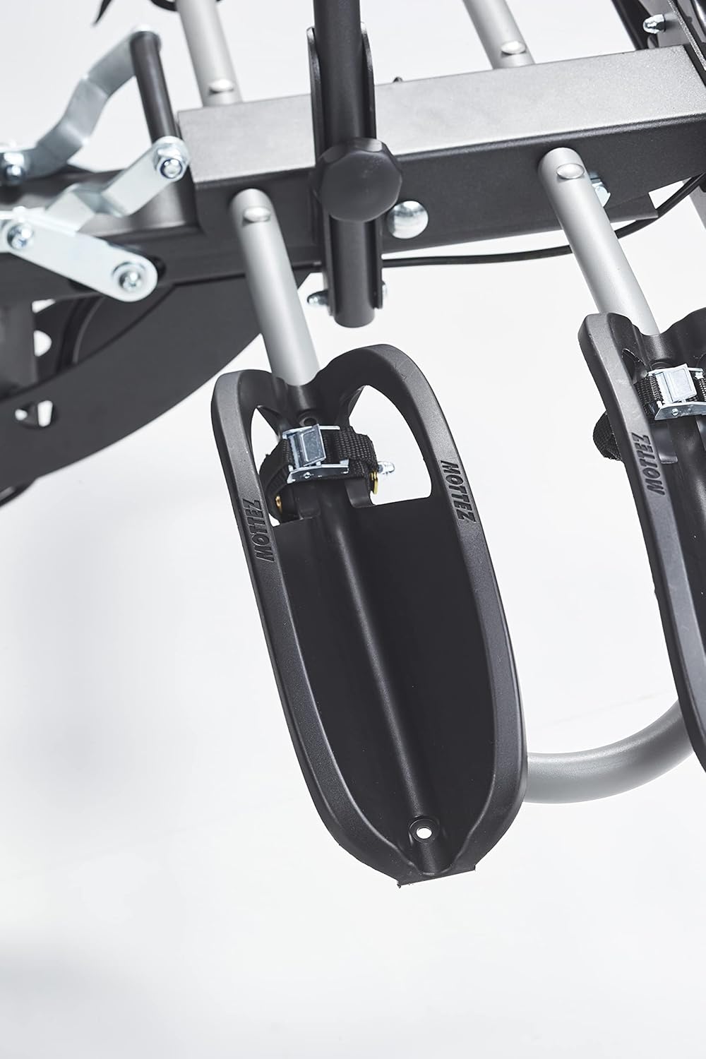 Portabicicletas para 4 bicicletas sobre enganche, abatible Premium Mottez, acero