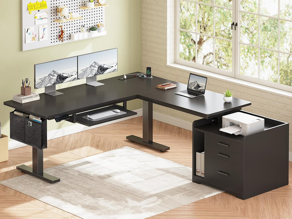 Escritorio de pie eléctrico en forma de L SEDETA con archivador, escritorio de computadora para oficina en casa de 63 x 53'' con altura ajustable, cajones, toma de corriente, mesa de juegos de pie con luces LED, bandeja para teclado, negro