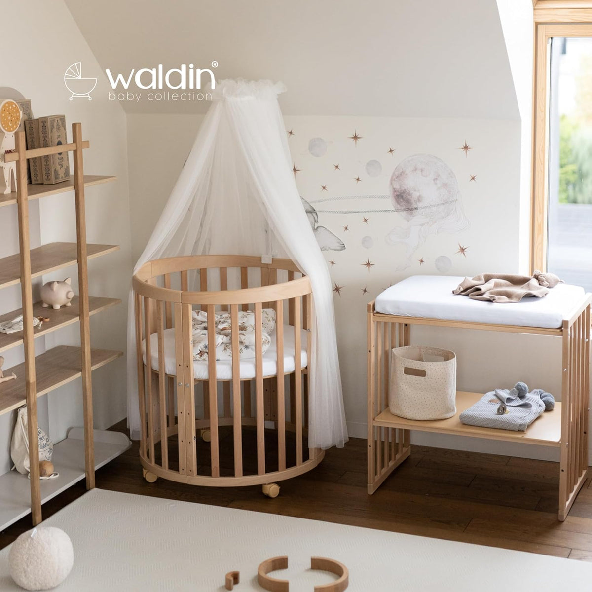 Cuna ovalada evolutiva Waldin, set completo 7 en 1, cuna de barrotes, cama infantil con colchón, cambiador, cuna colecho, madera blanca